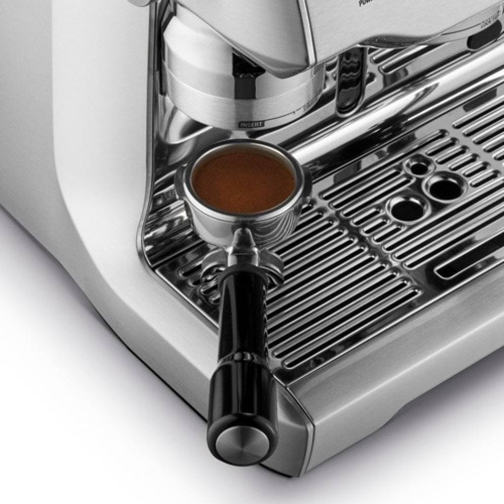 Simultaneous brewing of espresso and milk texturing on the Sage Oracle Touch.