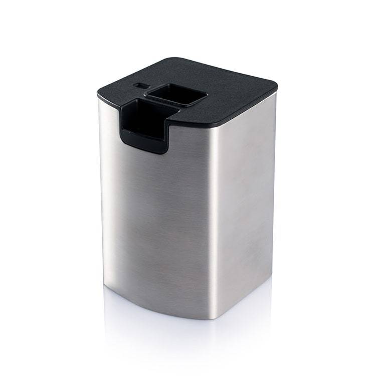Slow motor and metal container for minimal coffee dust"