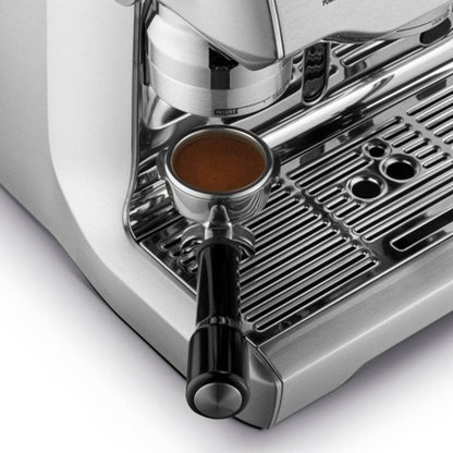 Simultaneous brewing of espresso and milk texturing on the Sage Oracle Touch.